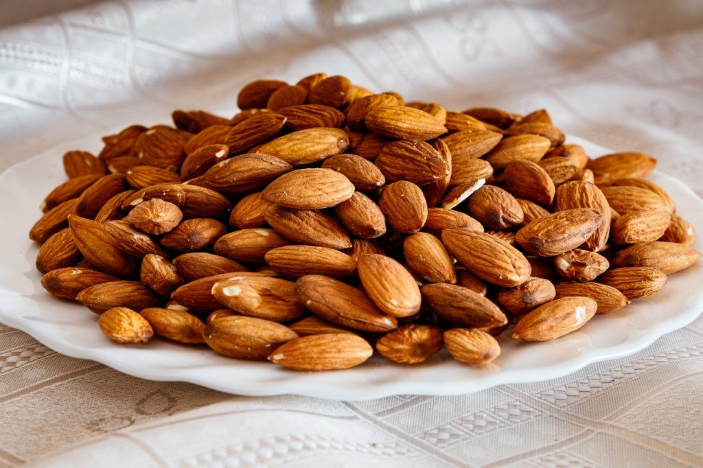 almonds, nuts, ripe-4794859.jpg